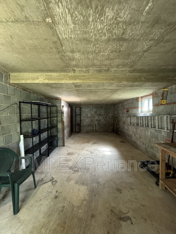 Building Photo - 6405 Roberts Dr