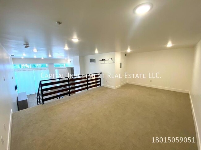 Building Photo - 877 S 200 W