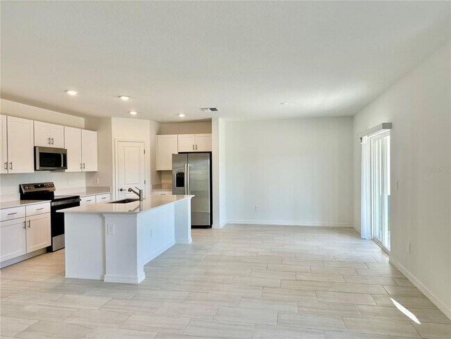 Building Photo - 17761 Pleasantview Blvd