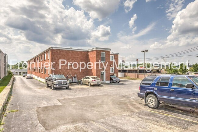 Building Photo - One Bedroom One Bath in Clifton Heights