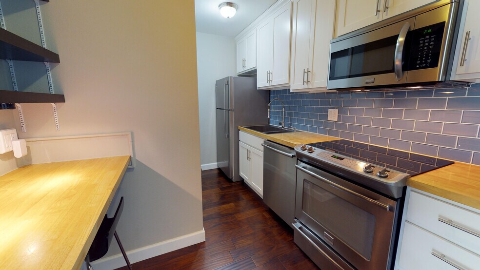 Kitchen - 675 S University Blvd