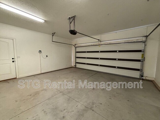 Building Photo - 750 350 N