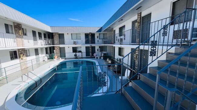 Building Photo - 1958 McKinley St Hollywood, FL 33020