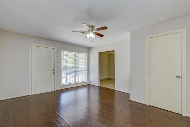 Building Photo - 4123 Dacca Dr