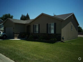 Building Photo - Beautiful 3 bed in Golf Course community