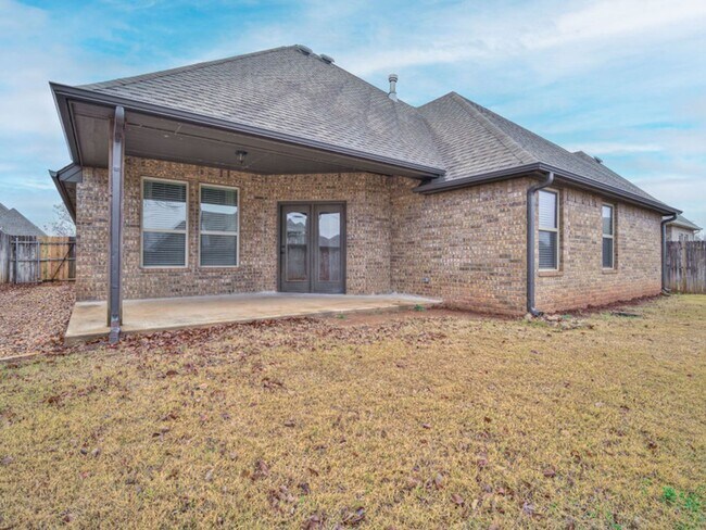 Building Photo - 5301 NW 162nd Ter, Edmond, OK 73013