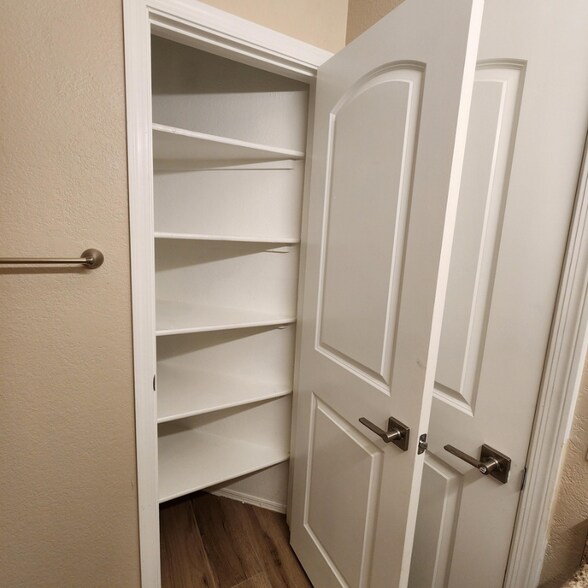 Building Photo - 608 S Pioneer