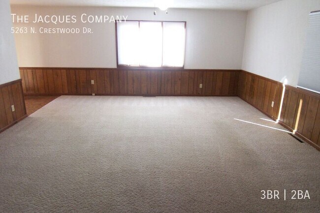 Building Photo - 5263 N Crestwood Dr