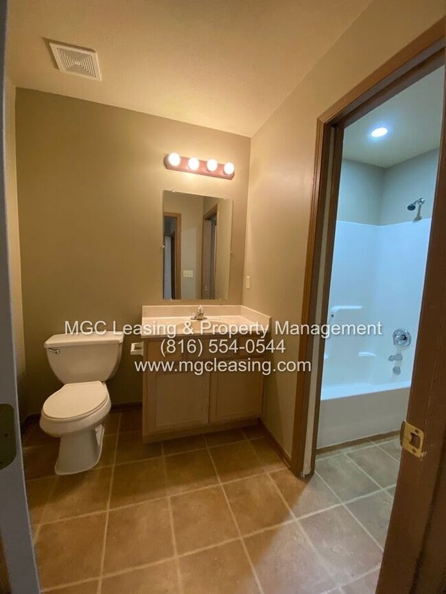 Building Photo - Spacious Duplex Living in the Heart of Lee...