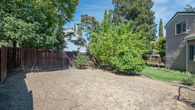 Building Photo - 4 BR/3BA Home in Laurel Creek with Park-Li...