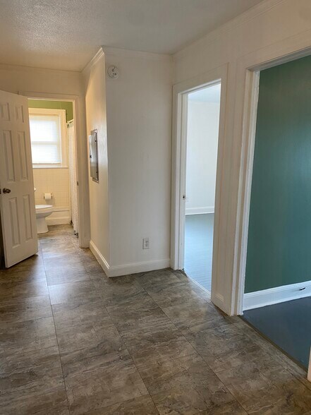 Building Photo - 577 S 7th St