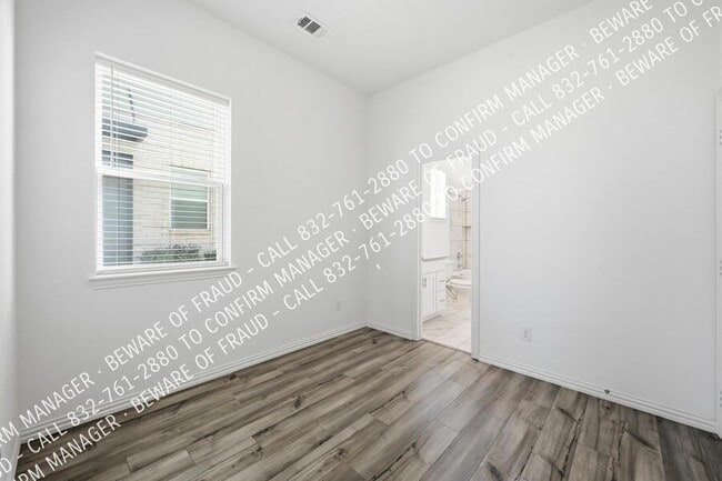 Building Photo - 4355 Hebron St