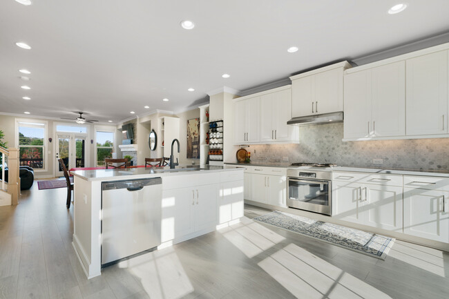 Building Photo - 7906 Laurel Crest Dr