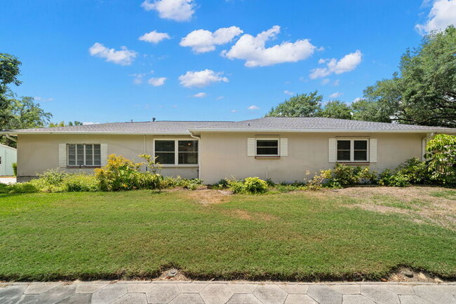Building Photo - Beautiful Home For Rent in St Petersburg!