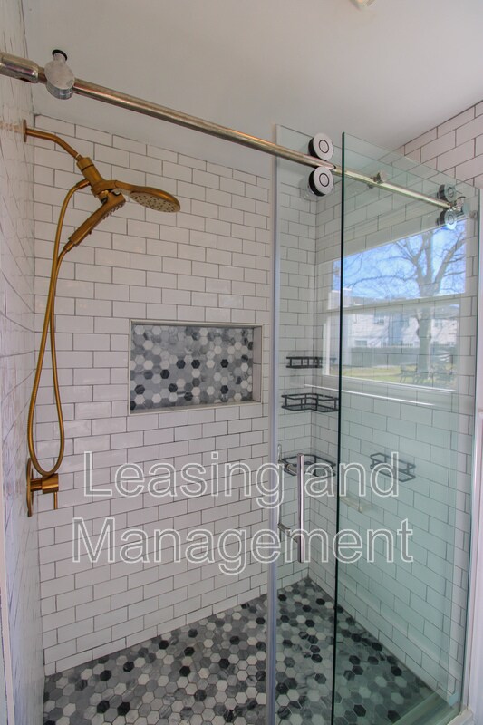 Building Photo - 823 Jordan St