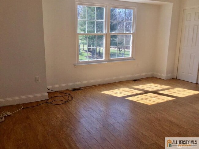 Building Photo - 682 Darlington Dr