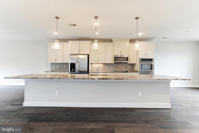 Building Photo - 44750 Tiverton Sq