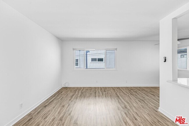 Building Photo - 1323 11th St