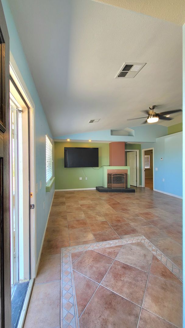 Building Photo - CHARLESTON COMMERCIAL CENTER - David Adam ...