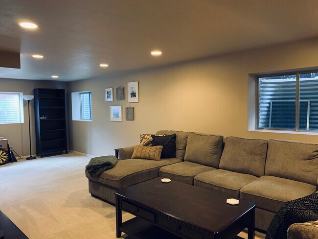 Building Photo - 3340 Richmond Dr