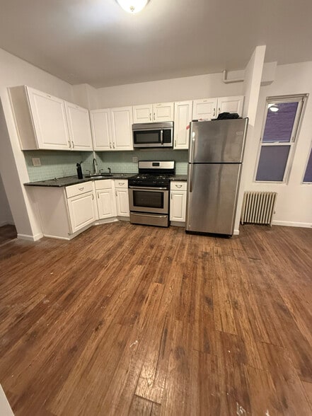 Building Photo - 47-14 Ditmars Blvd