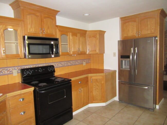 Building Photo - 54865 Avenida Vallejo