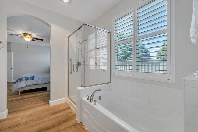 Building Photo - 10459 Summershade Ln