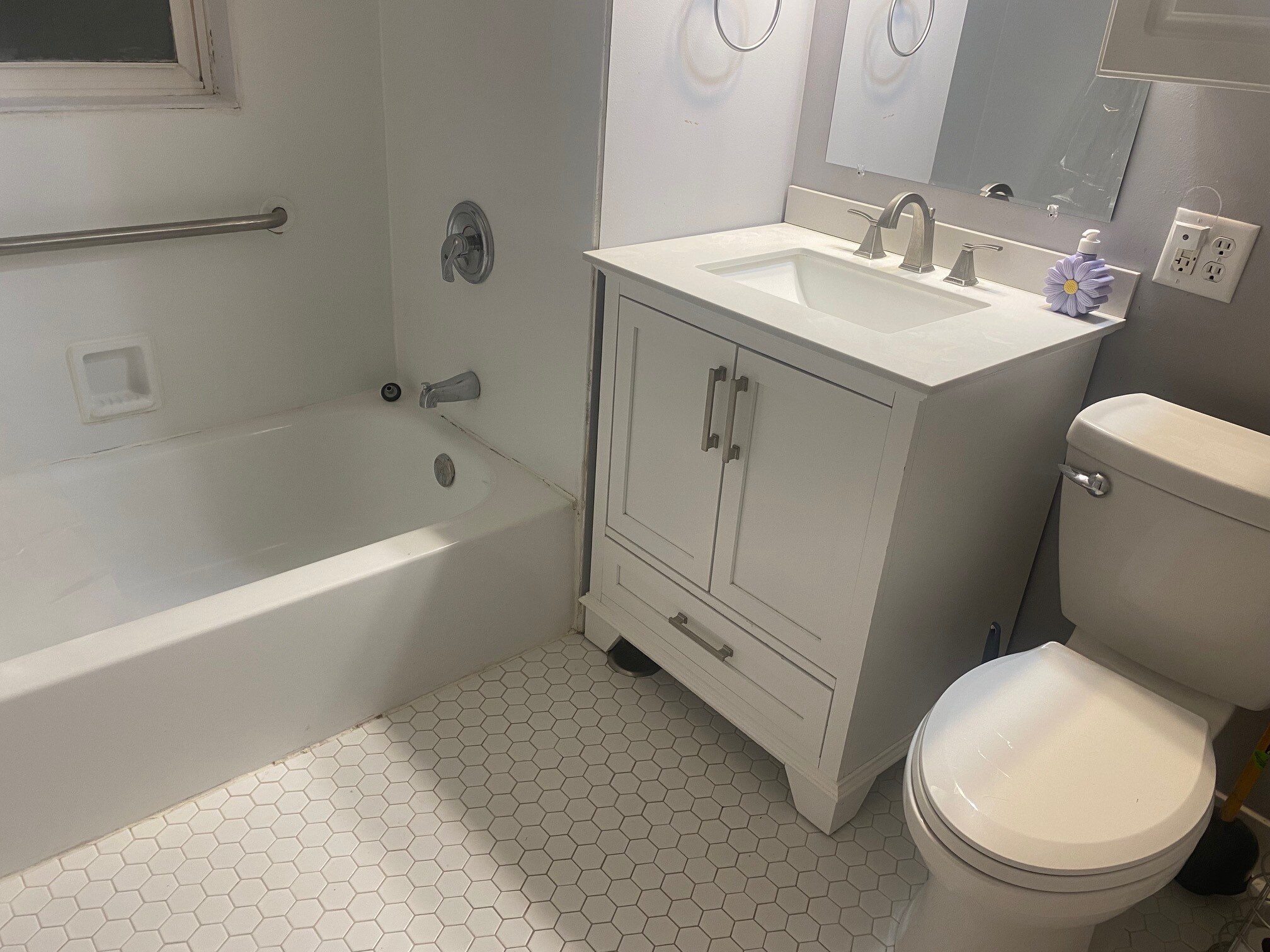 bathroom w/ newer tile fllor - 717 N Highland Ave