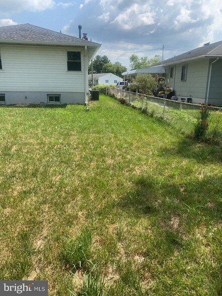 Building Photo - 6215 Auth Rd
