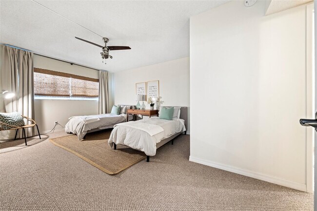 Building Photo - 3150 N Course Ln