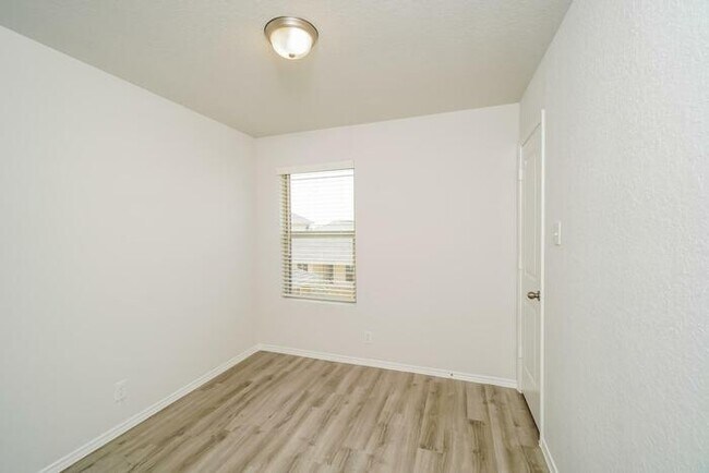 Building Photo - 2350 Dry Moss Way