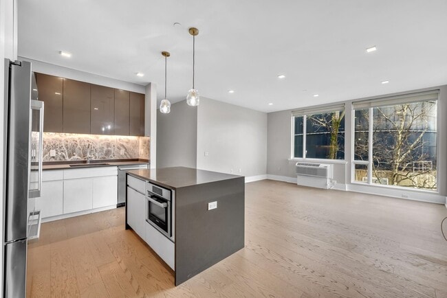 Building Photo - 7101 River Rd