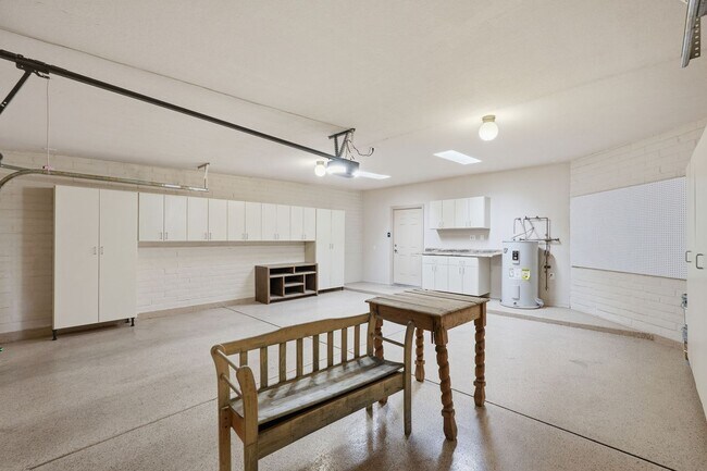 Building Photo - Pending/ Rented - Refined Desert Living in the Catalina Foothills