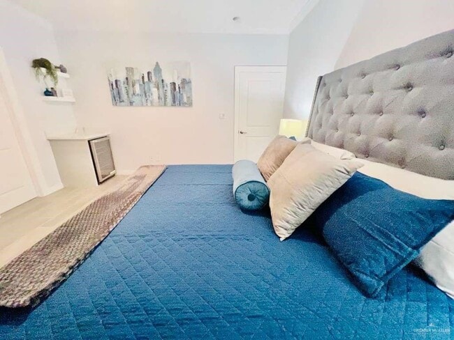 Building Photo - 27 Fir Ave