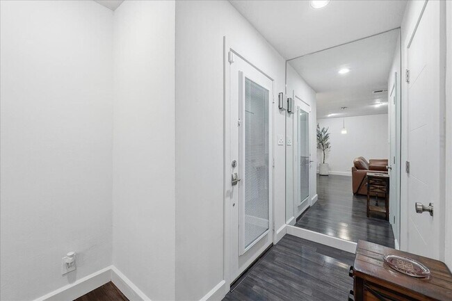 Building Photo - 2263 Briarcliff Dr