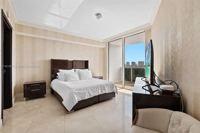 Building Photo - 18911 Collins Ave