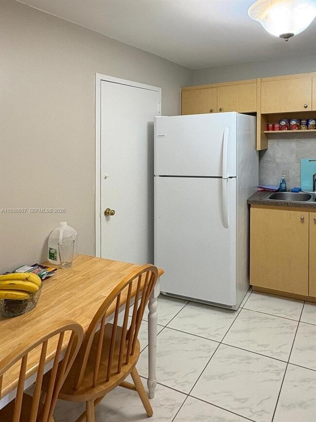 Building Photo - 401 Golden Isles Dr