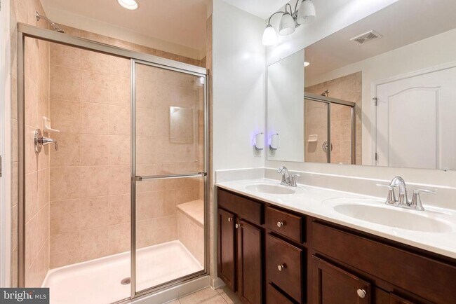 Building Photo - 513 Bluffton Dr