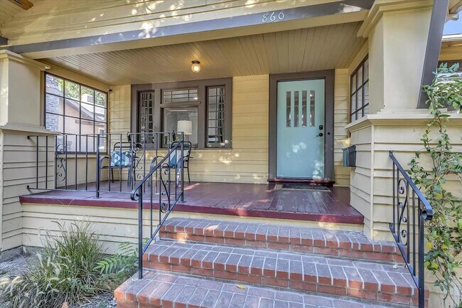 Building Photo - 860 S 8th St