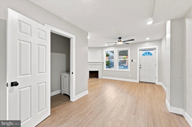 Building Photo - 5840 Crittenden St