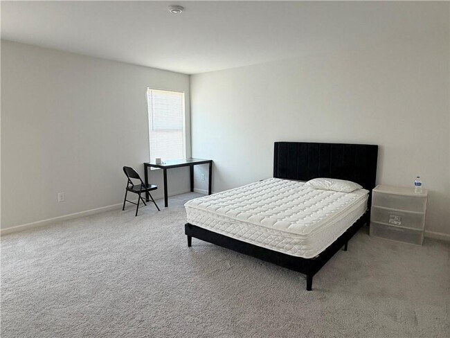 Building Photo - 620 Tudor St