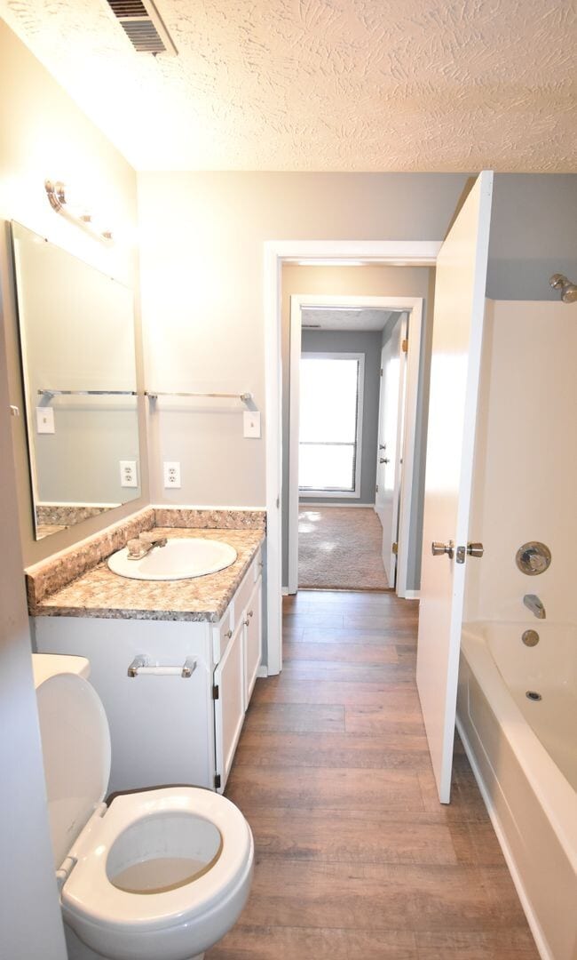 Building Photo - Coming Soon! 2 Bedroom and 2 Bath Condo (No Pets)