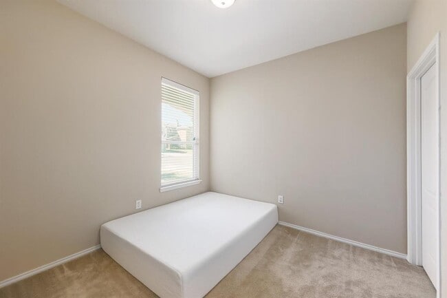 Building Photo - 6300 Garden Rose Path