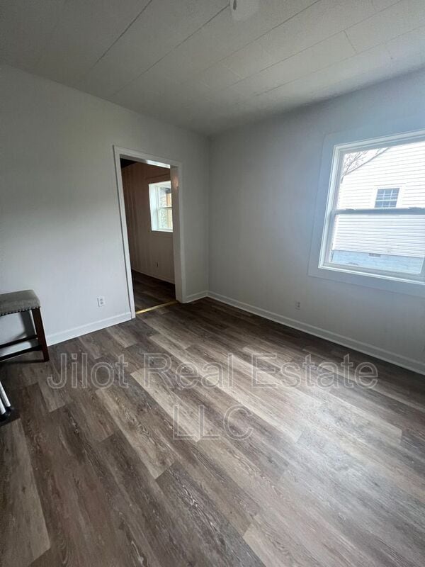 Building Photo - 3374 Colville Ave