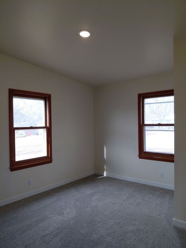 Building Photo - 140/150 W 4th Duplex