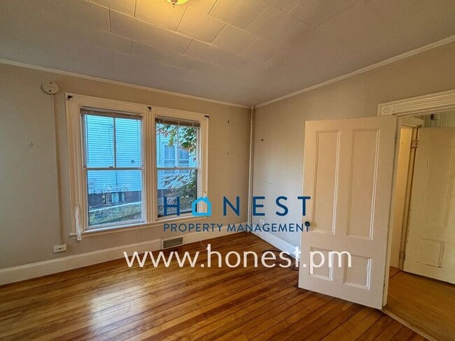 Building Photo - 103 Rackleff St