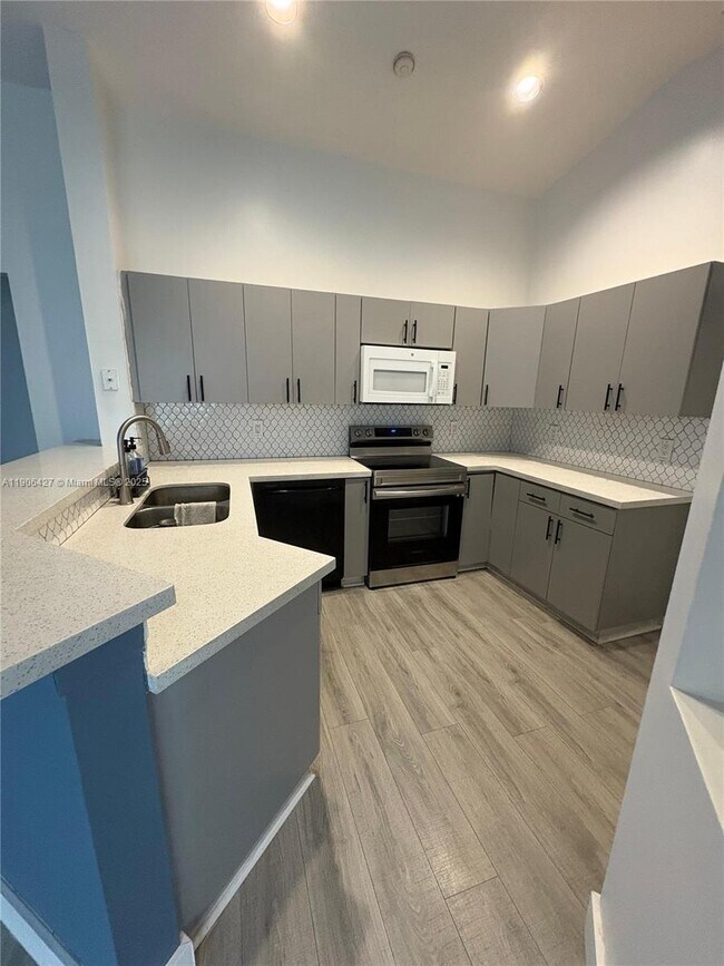 Building Photo - 1499 Presidio Dr