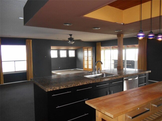 Building Photo - 21010 Stillwood Ct