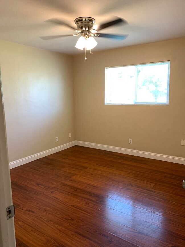 Building Photo - Super Cute 3 Bedroom Home For Rent in Oildale - $1695 Rent Available mid June