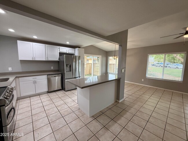 Building Photo - 14801 N 25th Dr